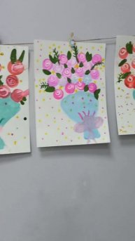 Выставка рисунков в творческом клубе