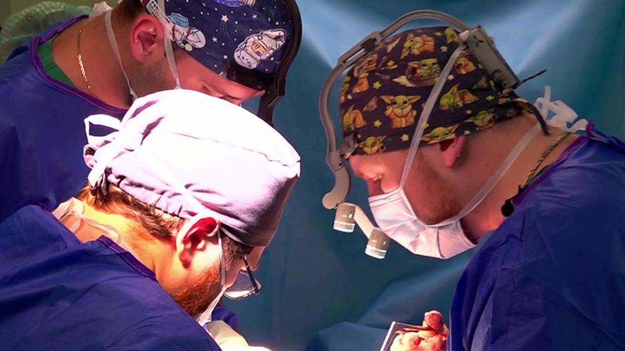 В России отмечается День хирурга.