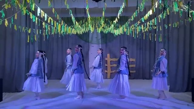 (из архива) Танцевальный коллектив "Кун-куо" Танец "Кыыс симэ5э" Ларует - l и ll ст.