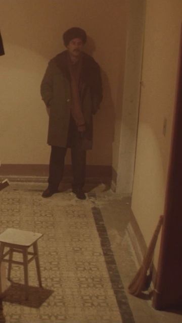 Не может простить товарища😠