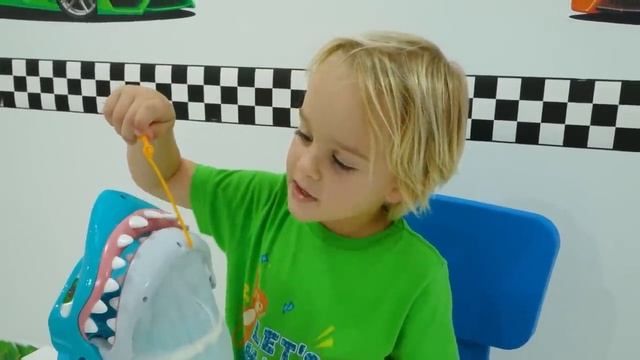 Крис развивает воображение с загадочными коробками и другие веселые истории для детей