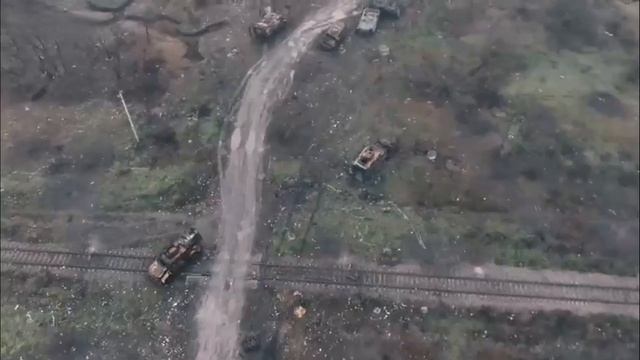 «Дорога смерти» под Мирноградом: кадры массового уничтожения техники ВСУ