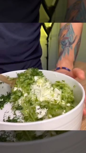 Закусочный торт с лососем и творожным сыром