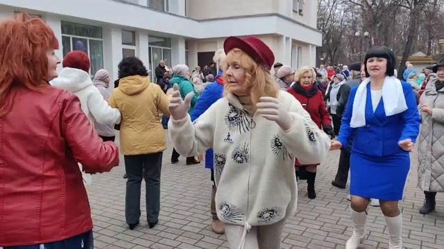 Ты очень красива в этом платье...... 07.11.25 Гомель парк Луначарского 🥰💫