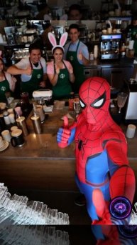 Человек паук зашёл выпить кофе