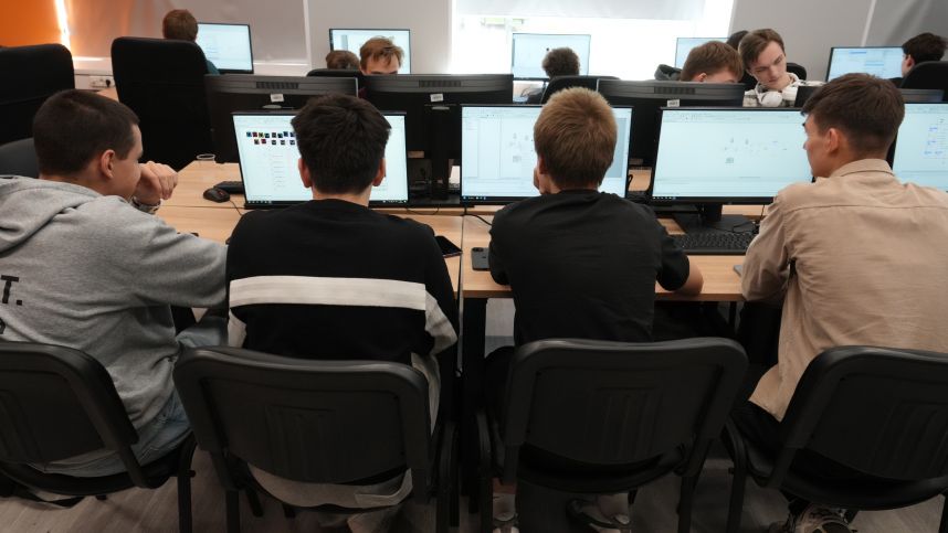 МВД и Минпросвещения РФ возьмут детей мигрантов под особый контроль