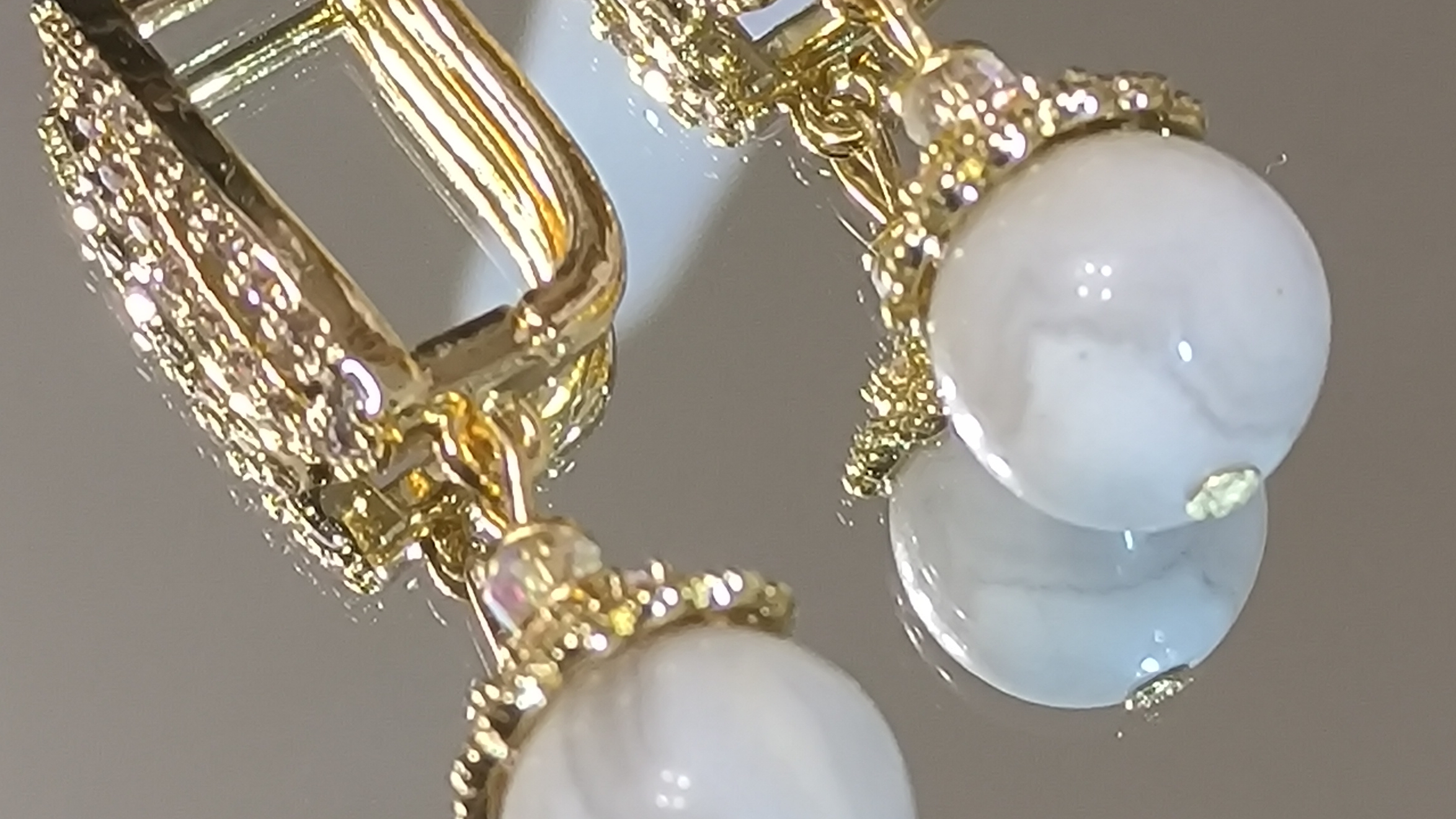 Королевские серьги с натуральным белым агатом