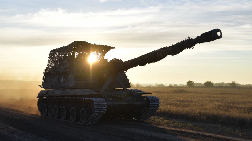 Гаубица «Мста-С» уничтожила опорный пункт боевиков ВСУ. Лучшее видео из зоны СВО