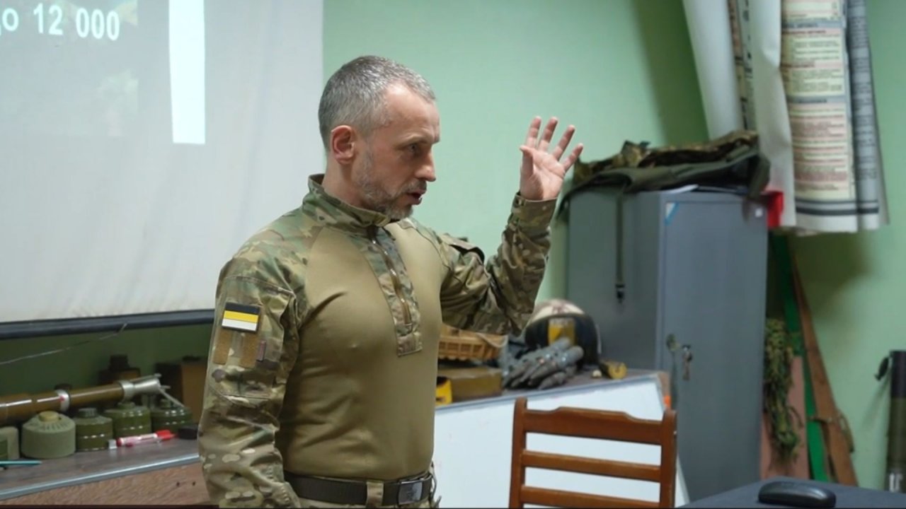 Депутат Магаданской областной Думы Дмитрий Шаповалов провел беседу с курсантами центра «Подвиг»