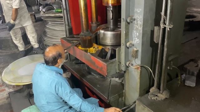 Удивительный процесс изготовления серебряных сосудов