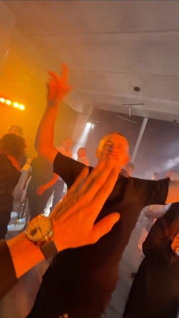 Танцую с гостями
Да! и не понимаю специалистов, которые полностью не погружаются в процесс! А что,