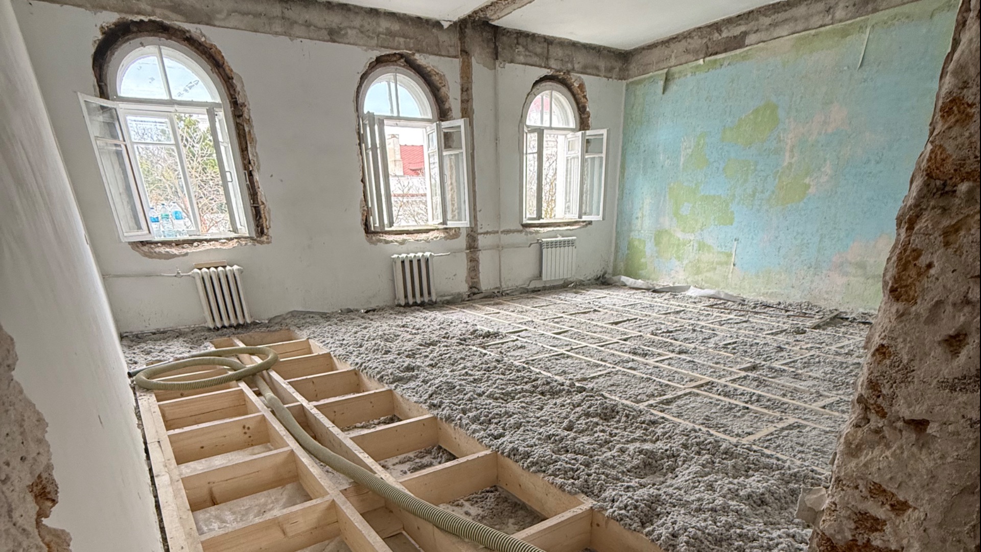 Ремонт квартир в Севастополе Ялте Симферополе! Геннадий Кравчук. Монтаж пола во вторичном фонде.