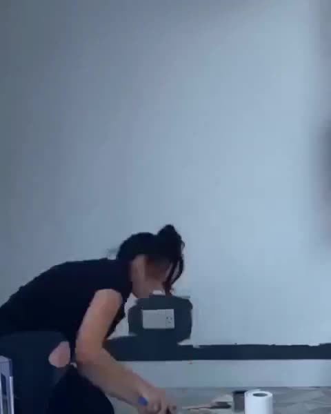 Интересный декор стены.