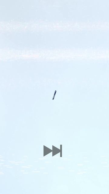 Краш-тест нового уровня: проверили, как доска переживает встречу с землёй после прыжка с самолёта.