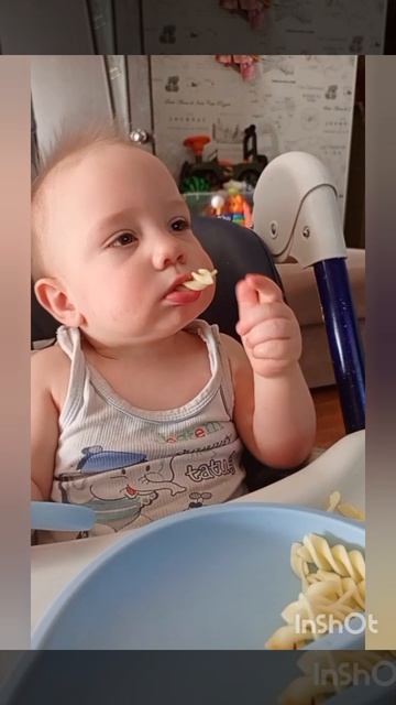 Малыш Саша и обеды!Приятного аппетита 😋