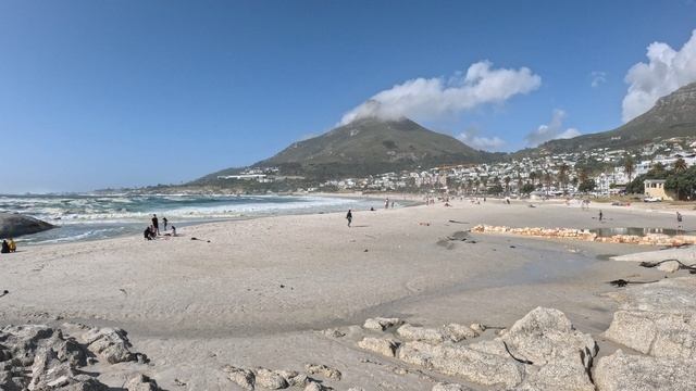 ЮАР. Кейптаун. Прогулки по пляжу Camps Bay Beach.