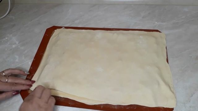 Мясной пирог из слоёного теста! Готовится легко и просто! Очень вкусно!