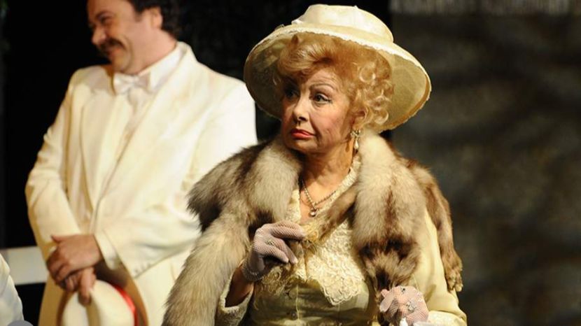 Актер Буглак указал на безоговорочную веру Валентины Шарыкиной в молодых артистов