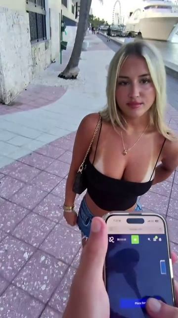 Подсел на уши красотке #shorts #смех