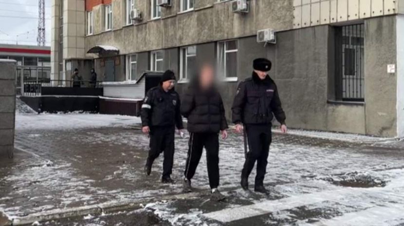 В Барнауле четыре человека попытались поджечь релейный шкаф на перегоне ж/д станций