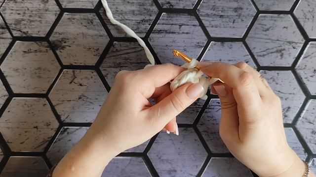 Основы вязания игрушек. Кольцо амигуруми и столбики без накида подробно.