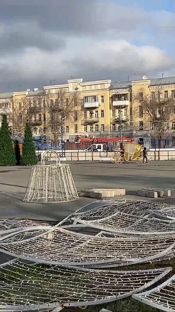 Новогодний городок на площади Ленина ждёт снега ❄️