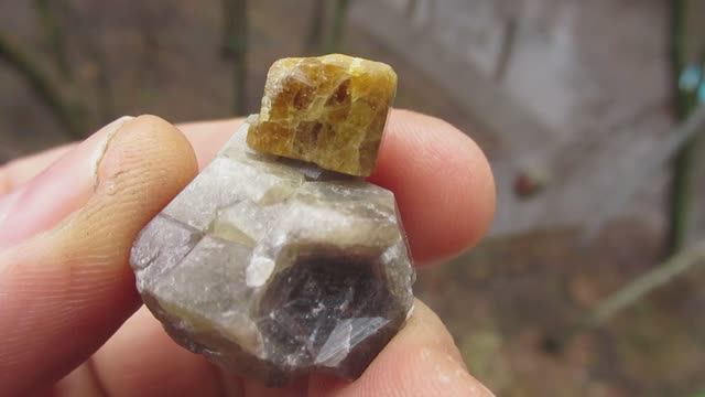 Везувиан и гроссуляр купить