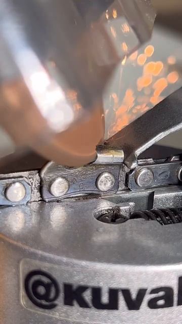 Заточной станок для пильных цепей от компании DEKO в действии 😎👍