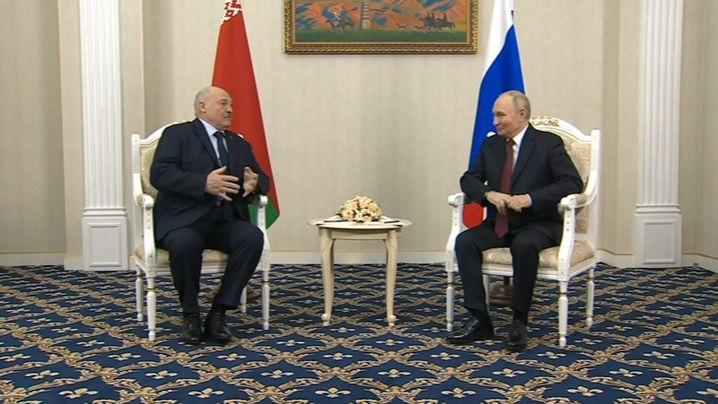 Путин и Лукашенко проводят переговоры в Бишкеке