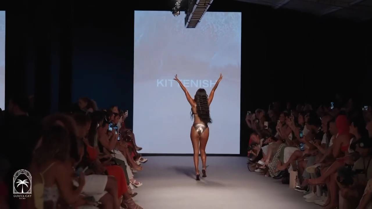 1000009821.mp4.  " два человека долго друг без друга не могли...