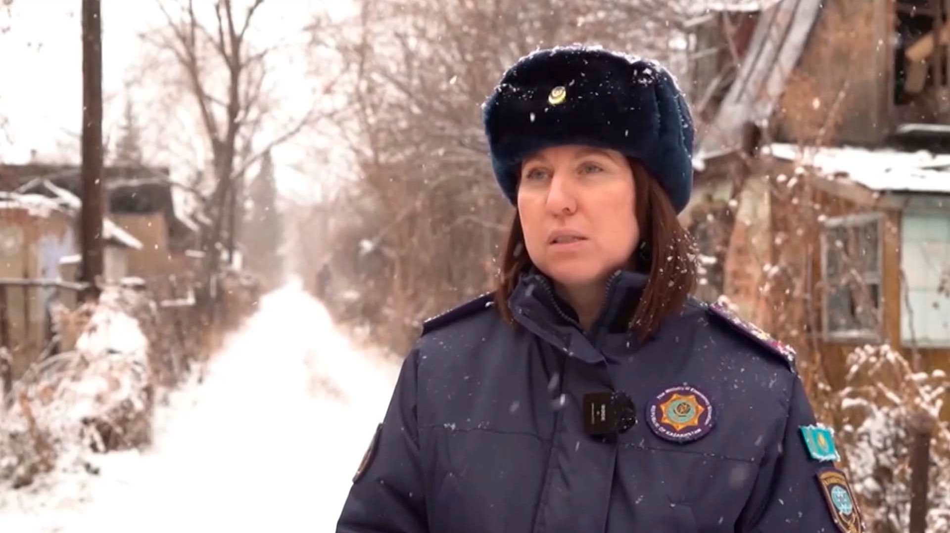 Специалисты проверяют исправность печного отопления и напоминают правила безопасности в Казахстане