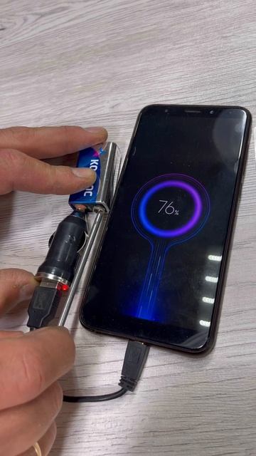 Зарядка телефона от обычной батарейки крона 😁