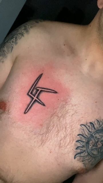 Недавно я узнал, что мой клиент-архитектор рисует не только здания, а голограммы Вселенной.
Это не а