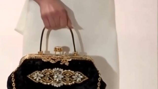 1905.mp4 Сумочка бархатная на фермуаре с кристаллами.