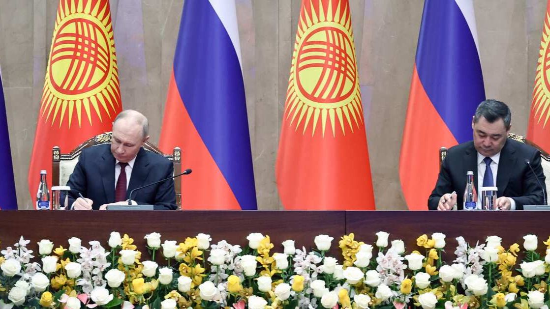 Экономика, образование и миграция: о чем говорили Путин и Жапаров в Бишкеке