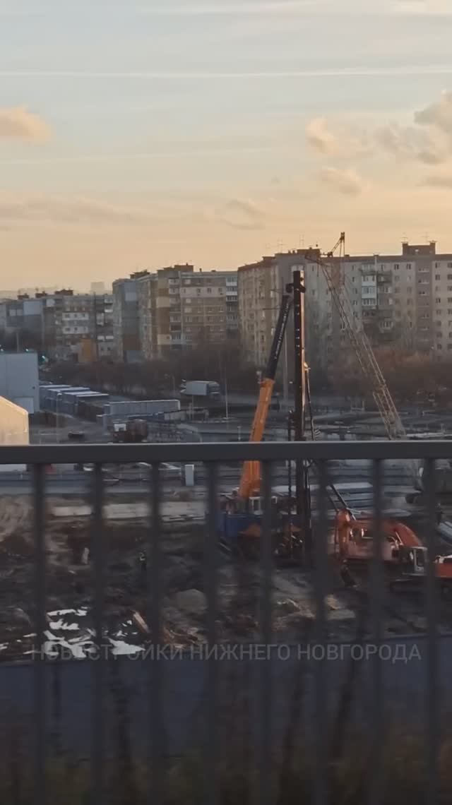 ЖК "GloraX Левобережный" забиты первые сваи // Ленинский р-он, ул. Воротынская // Ноябрь 2025