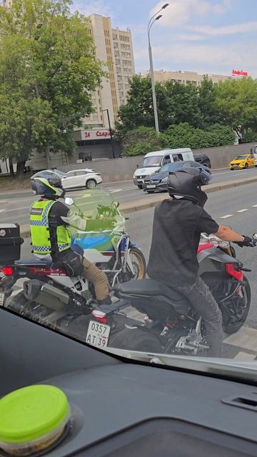 Наблюдаю за мотоциклами #садовоекольцо #движение #пробки #лето # ГазельNext