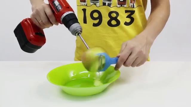 Как быстро почистить яблоко от кожуры.