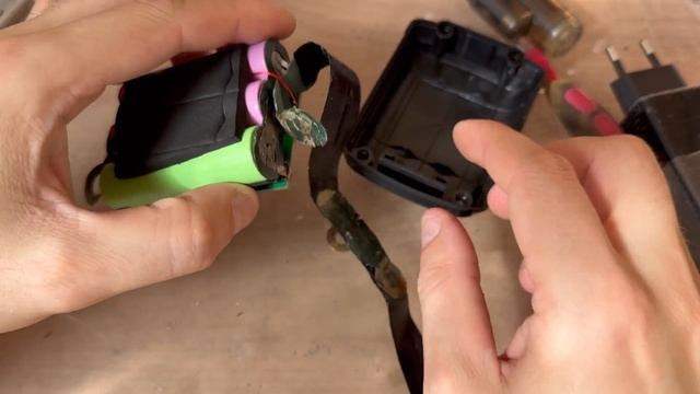 Увидел как наши умельцы восстанавливают аккумуляторы за копейки при помощи шайбы