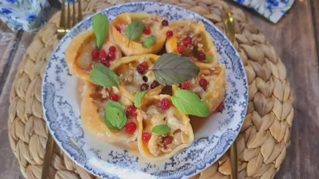 2 рецепта! 1. Канеллони с моцареллой под мясным соусом.2 Королевские ракушки с фаршем и сыром.