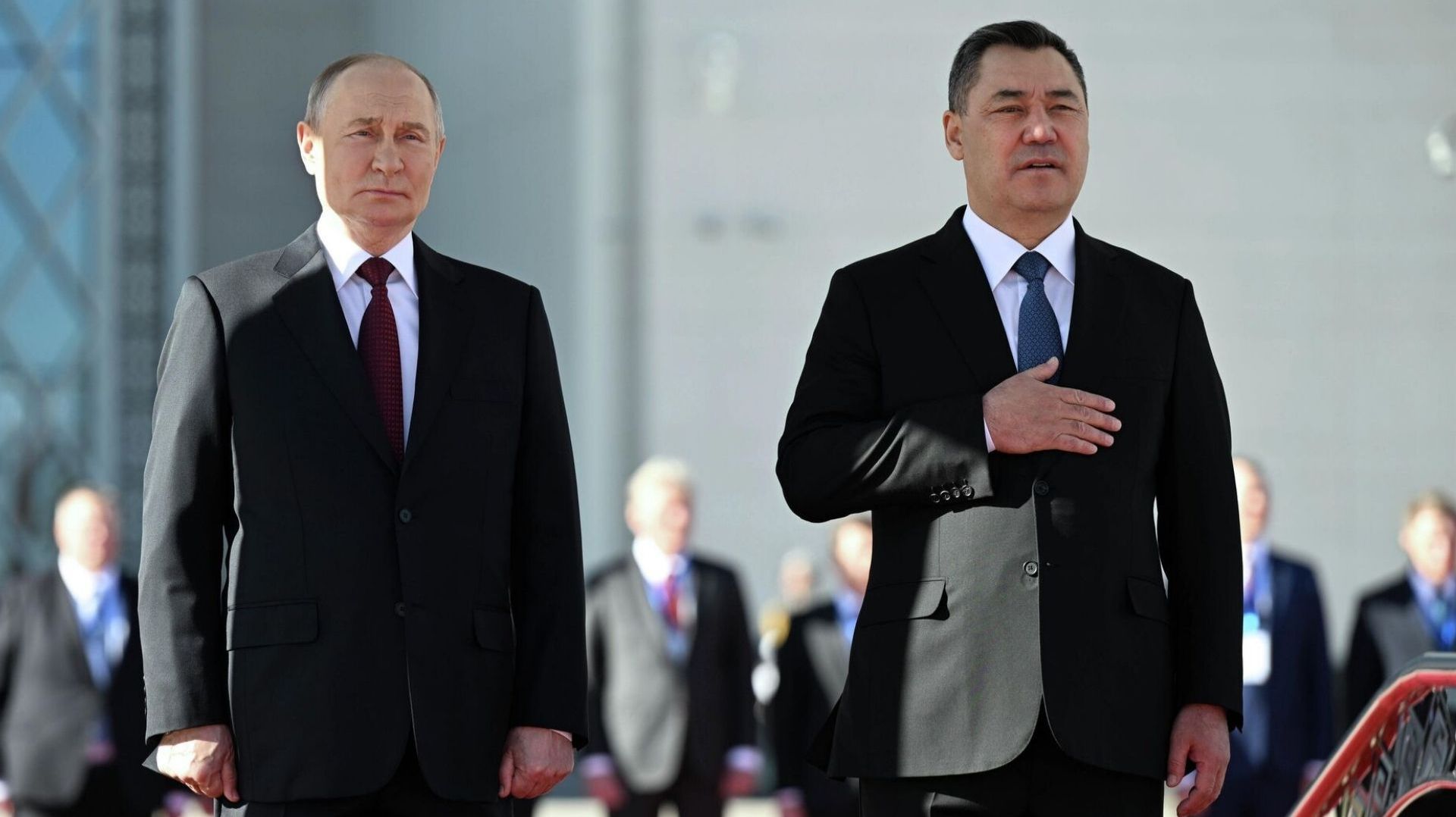 Переговоры Путина и Жапарова проходят во Дворце единства в Бишкеке