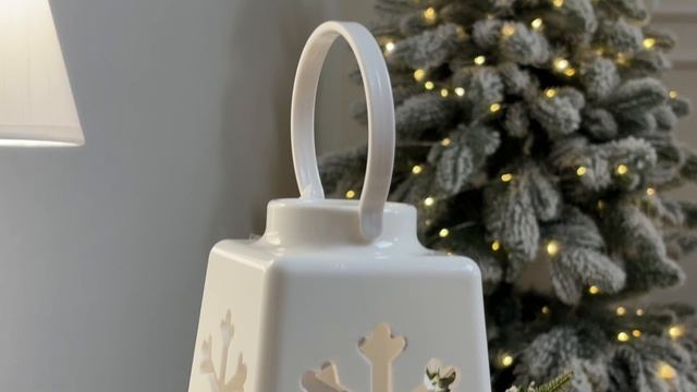 Новогодний фонарик со свечой В ПОИСКАХ ЧУДЕС с снежинками, пластик, белый, 14 см, 485915-3