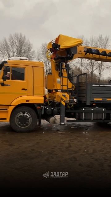 Переоборудование тягача 65116 в бортовой с КМУ XCMG SQS200-6 и буром. Отгрузка клиенту из г. Барнаул