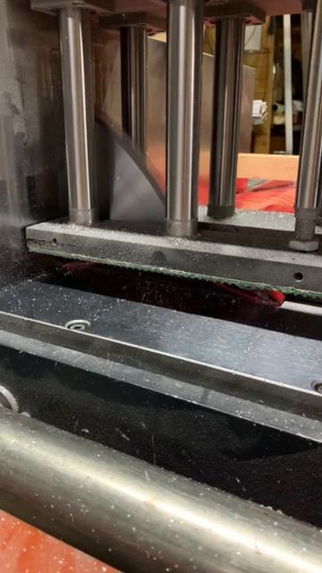 Пильная резка алюминиевого профиля