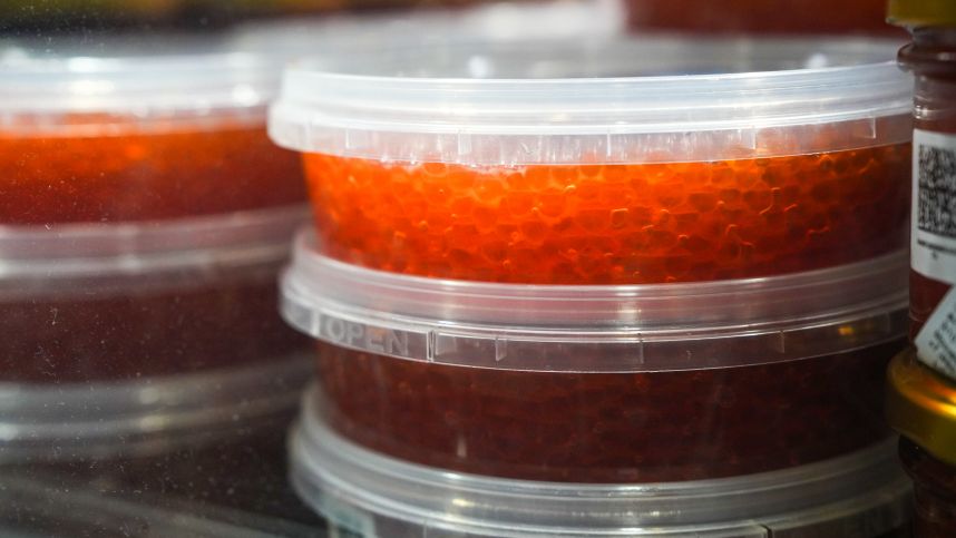 Икра ненастоящая: российские прилавки заполонил поддельный деликатес