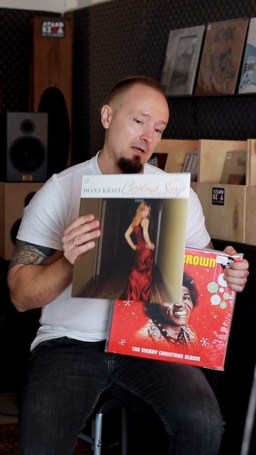 Подборка новогодних виниловых пластинок