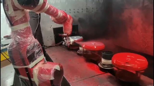 26.Компрессорная покраска красных тарелок роботом BORUNTE