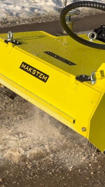 ЗИМНИЙ МУЛЬЧЕР МАКСТЕМ УБОРКА ЛЬДА НА ТРОТУАРАХ В ГОРОДЕ