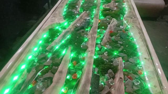 столик из смолы боксидной