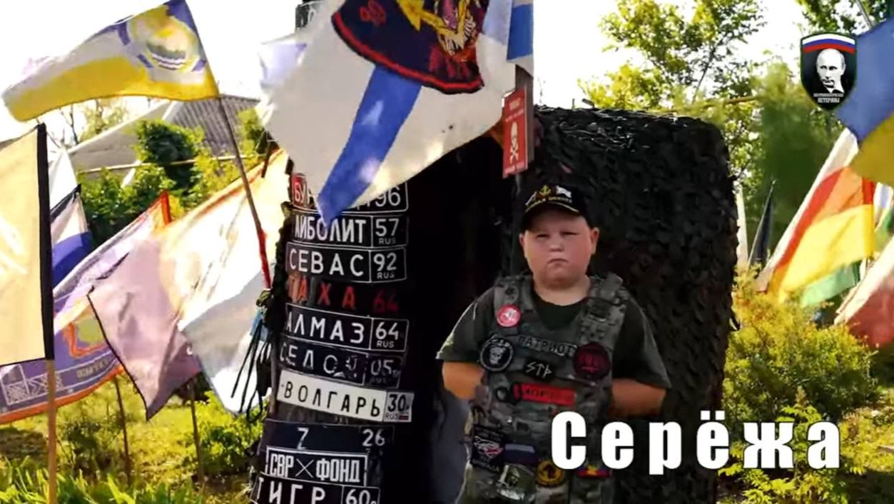 Фильм о школьнике из Курской области, который стоит на посту, встречая наших бойцов.